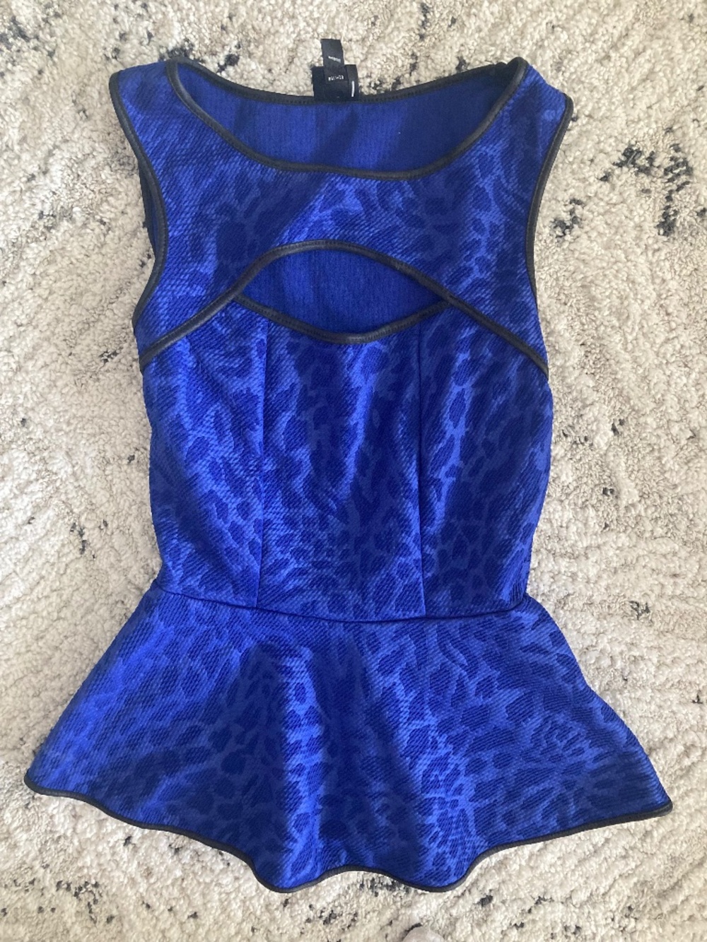 New bebe 2b blue black animal print textured cutout peplum top xs